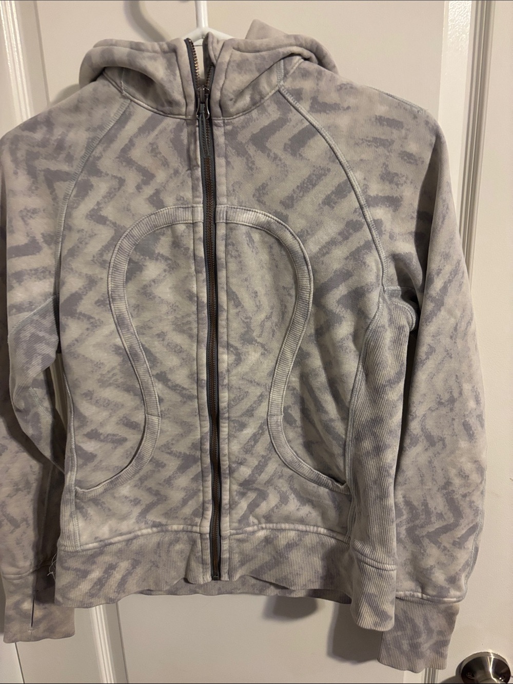 Lululemon Scuba Full-Zip Hoodie Blazer Fossil White Zig Zag Sz 6